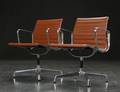 Charles Eames. Par armstole, model EA-108 2 