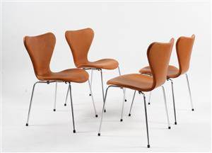 Arne Jacobsen. Sæt på fire stole syveren , model 3107, nybetrukket med anilin læder.4