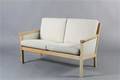 H. J. Wegner. To-pers sofa, lys uld.