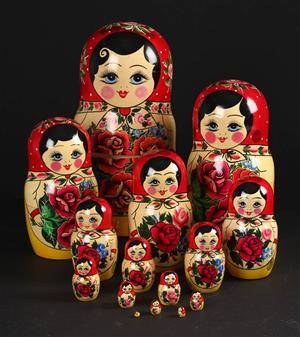 Stor Babuscka  Latusca med 15 figurer