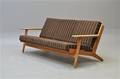 Hans J. Wegner. Tre-pers. sofa af eg, model GE-2903 