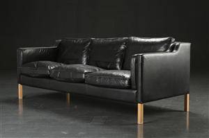 Stouby. Tre-pers. sofa, sort Anilinlæder