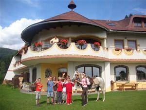 6 tägige Familien-Erlebniszeit im Biolandhaus Arche, dem 1.Ökohotel Österreichs in St.Oswald  Austria  für 2 Erwachsene und 2 Kinder Reisezeitraum bis Ende April 2015