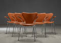 Arne Jacobsen. Seks syverstole model 3207, cognacfarvet læder 6 