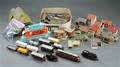 Märklin. Togbane med 3 lokomotiver, 13 togvogne, skinner, huse m.m