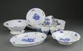 Kgl. P. Blå Blomst, flettet, kantet og svejfet. Div. service af porcelæn 24