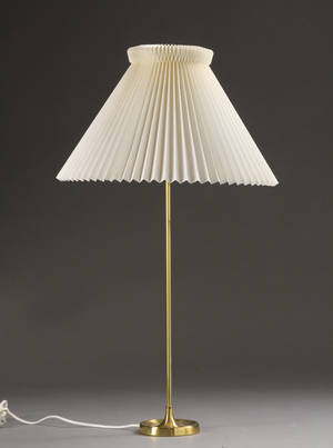 Le Klint. Bordlampe med messingstamme