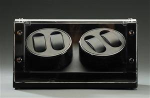 Watch winder, optrækkermaskine samt udstillingsmontre.