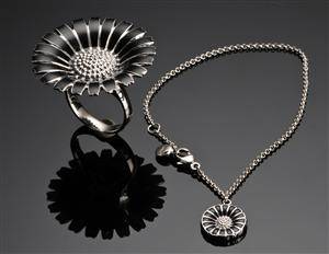 To armbånd samt ring af sølv., Daisy, Georg Jensen 3