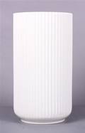 Lyngby porcelæn. Stor riflet vase af porcelæn