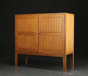 Kurt Østervig. Skænk af egetræ 