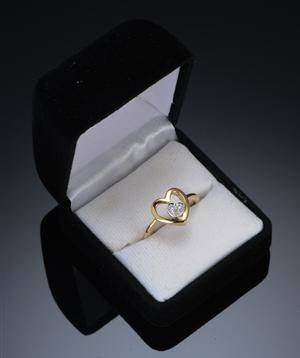 Diamantring i form af hjerte