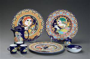 Bjørn Wiinblad. Fire platter samt mokkaservice af porcelæn 12