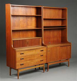 Reol af teaktræ, front med hylder og to skydedøre, samt reol af teaktræ 2.