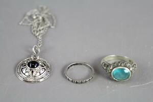 Ringar 2 st och halsband i silver