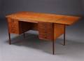 Dansk møbelproducent. Skrivebord, teaktræ