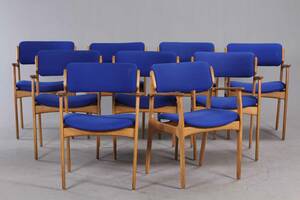 Erik Buch. Sæt på ni armstole af træ 9.