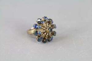 Ring i guld 14 k med 20 st blå stenar