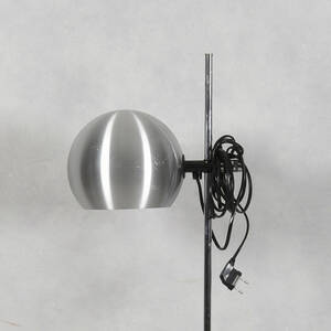 GOLVLAMPA, vitmetall, 1900-talets senare hälft.