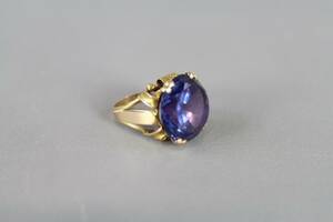 Ring i guld 18 k med lila sten 