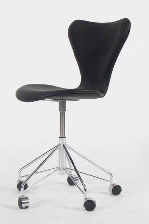 Arne Jacobsen. Kontorstol model AJ 3107. Nybetrukket 