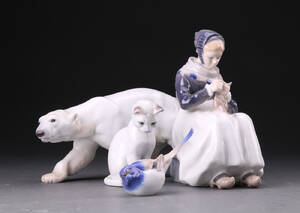Bing  Grøndahl Royal Copenhagen. Fire figurer af porcelæn 4
