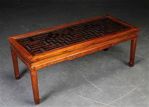 Rektangulært sofabord af orientalsk træ 