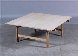 Hans J. Wegner. Kvadratisk sofabord af egetræ  