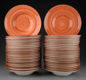 Samling tallerkner af porcelæn 48
