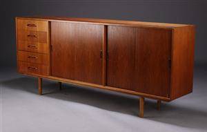 Dansk møbelproducent. Lav skænk, teaktræ