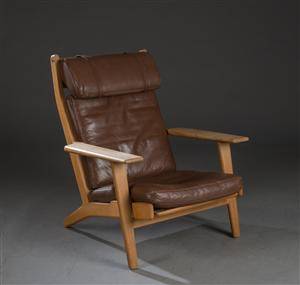 Hans J. Wegner. Højrygget lænestol model GE-290A, eg og læder