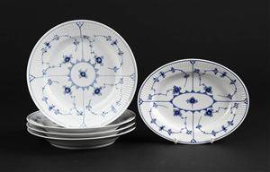 Kgl. musselmalet tallerkner samt fad 5