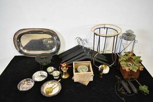 Parti bl.a piedestal, bricka högsta 32 cm