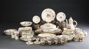 KPM. Rosenborg middags- og kaffestel af porcelæn 82 