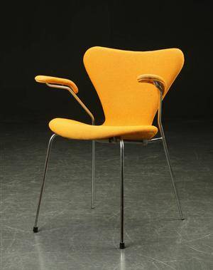 Arne Jacobsen. Syveren Armstol, model 3207 