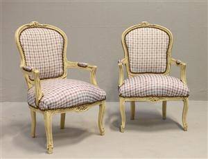 Karmstolar, ett par. rokokostil 2