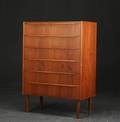 Kommode af teak, dansk møbelproducent