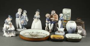 Royal Copenhagen, Bing  Grøndahl. Samling figurer mm. af porcelæn og fajance 13