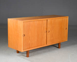 Børge Mogensen. Skænk af egetræ, model Øresundsserien