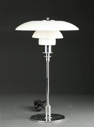 Poul Henningsen. PH 32 bordlampe 