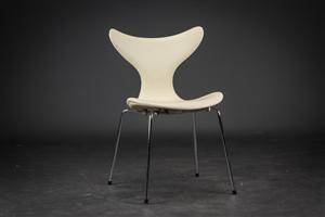 Arne Jacobsen. Stol, mode 3108, cremefarvet læder