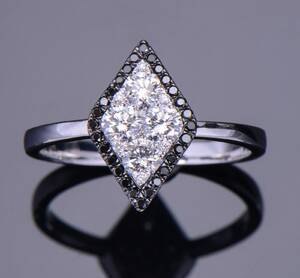 Brillant- og diamantring af 14 kt hvidguld