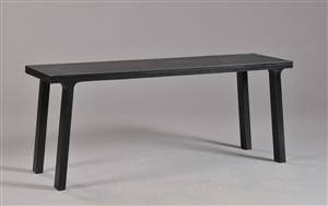 Henrik Bønnelycke bænk af massivt sortlakeret eg.