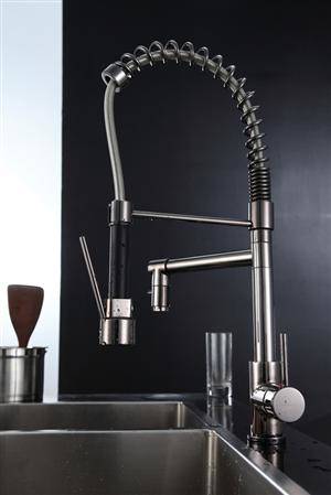 Køkken armatur i moderne design. Sortforkromet. 