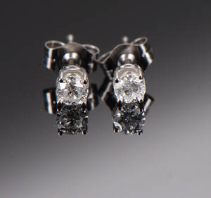 Brillantørestikker af 14 kt hvidguld med i alt ca. 0.25 ct. 