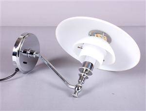 Poul Henningsen, PH 32 Akademi væglampe