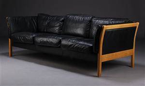 Dansk møbelproducent. Tre-pers. sofa, bøgetræ