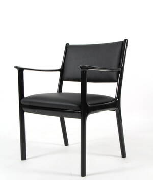 Ole Wanscher. Armstol af sortlakeret mahogni, model PJ 412