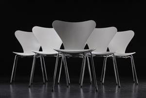 Arne Jacobsen. Seks Syver-stole, Model 3107 6