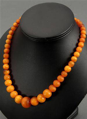 Ravkæde med poleret ravperler 27gr. L 45cm.  